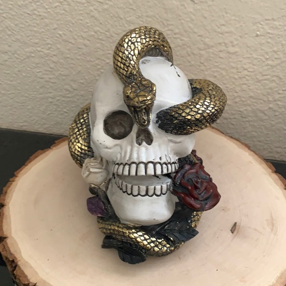 Other - Grungy Rose Skull Head Halloween Decor